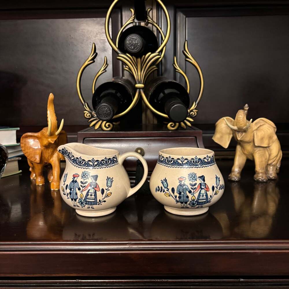 Johnson Brothers "Hearts & Flowers" Creamer and Sugar Bowl with Lid